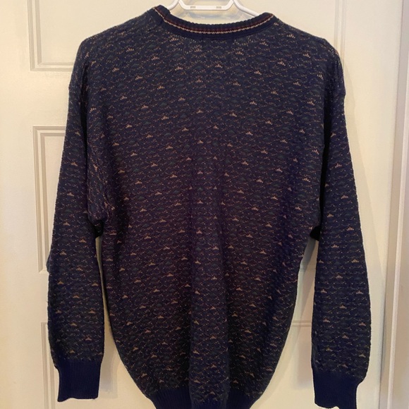 BHC sweaters for men Size M, unisex, Perfect for women for fall look - Picture 8 of 11